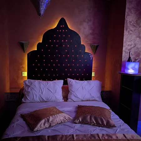 Love hotel 1000 Et Nuit *